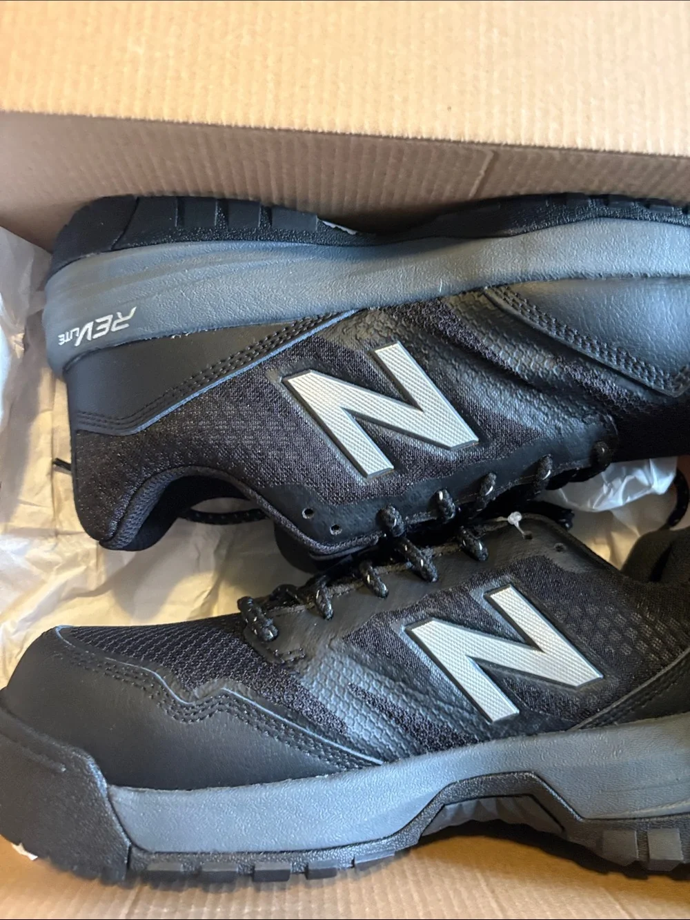 New Balance Men’s Black Sneakers with Gray Logo